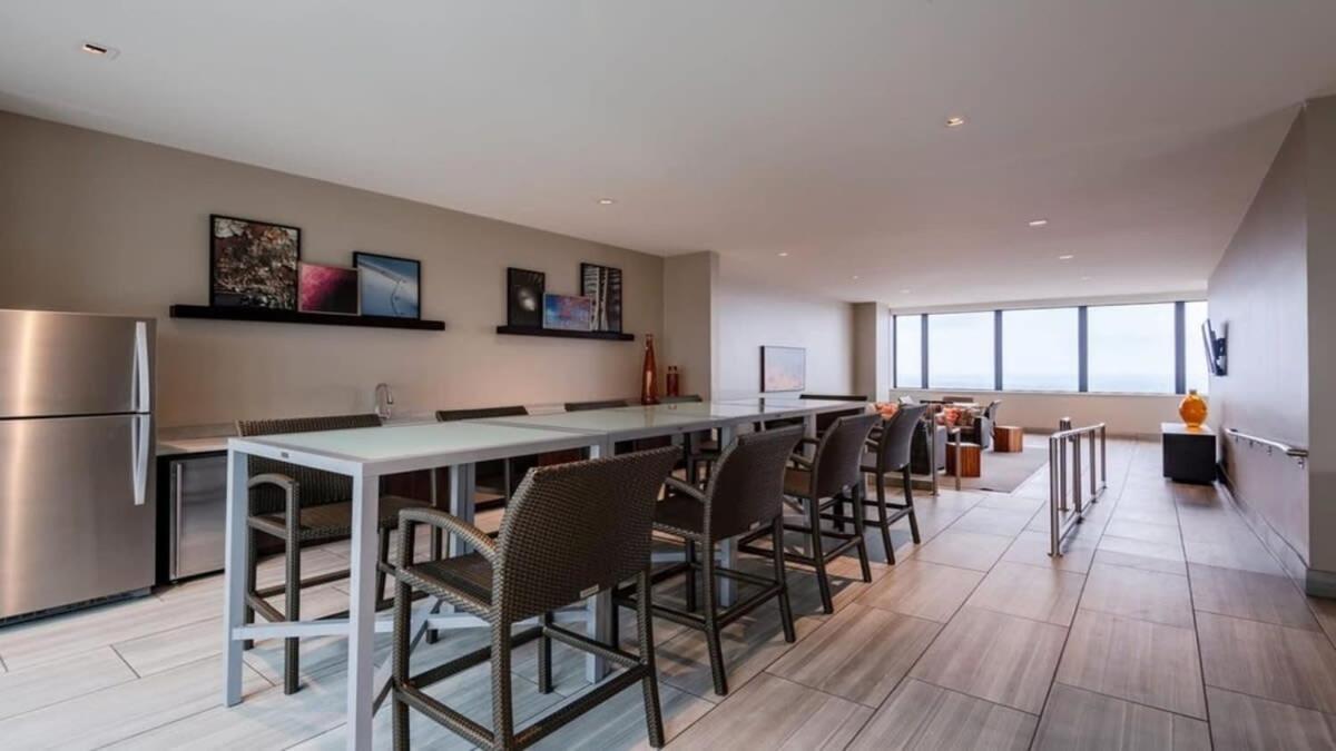26Th Fl Bold Cozysuites With Pool, Gym Dallas Bagian luar foto